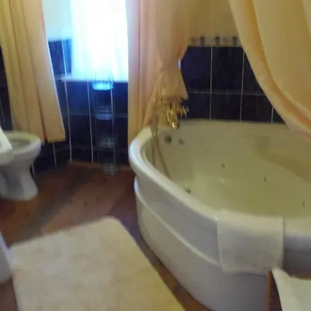 Caheroyn House 4*