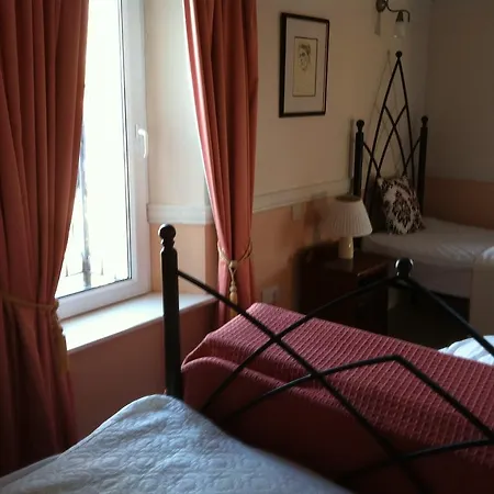 Caheroyn House 4*